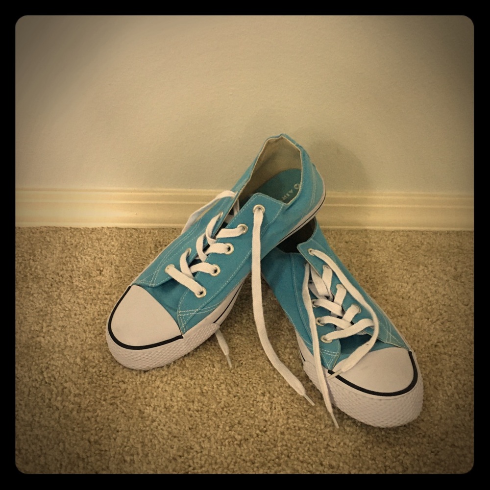 Blue converse sneakers by Airwalk